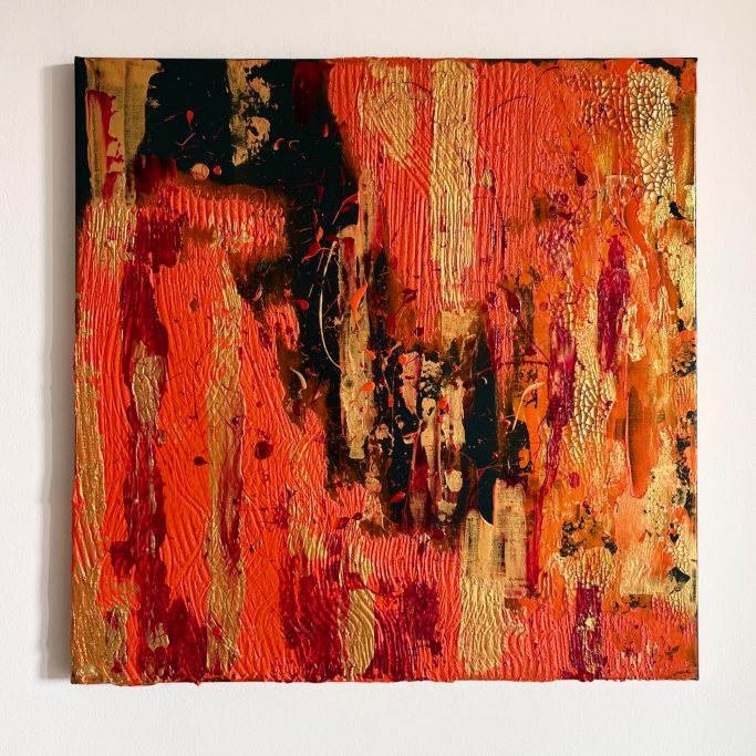 Abstrakte Malerei in Rot- und Orangetönen mit strukturierten, dynamischen Mustern.